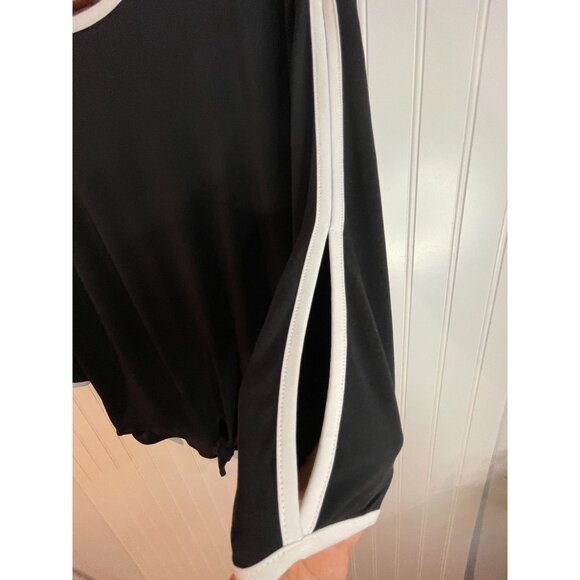 Chicos Black & White Asymmetrical Top With Side Slits & Tie Hem Size 0 - Picture 6 of 12